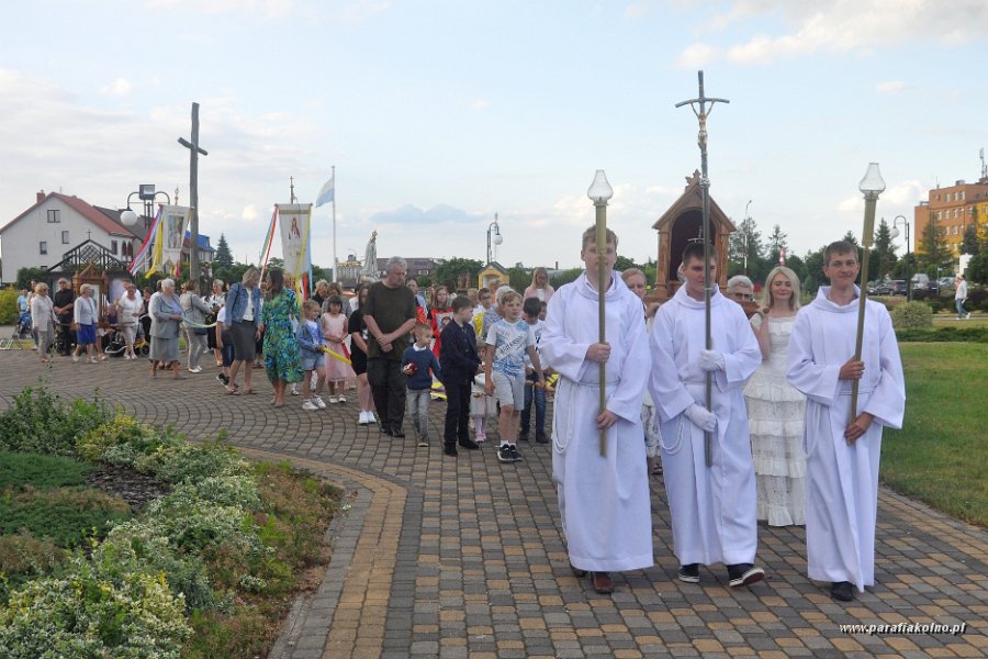 37 Procesja eucharystyczna.jpg